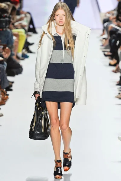 Look 10